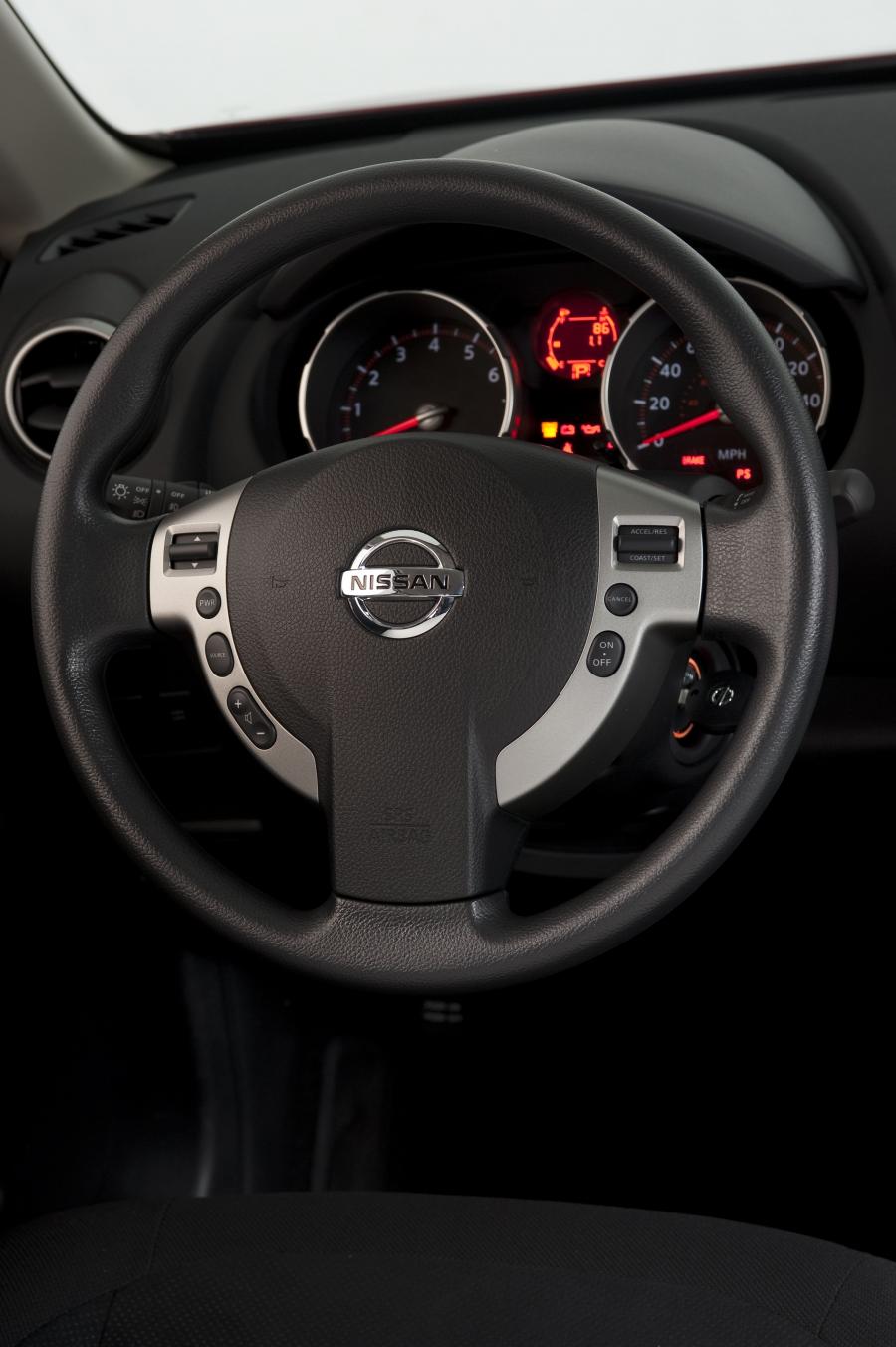  Nissan Rogue Krom Edition 2010 года  (фото 5 из 28)
